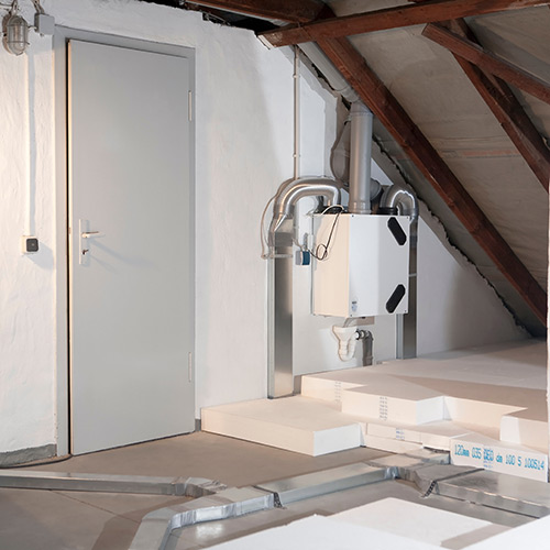 Schéma de fonctionnement d'une VMC double flux thermodynamique avec échangeur de chaleur et pompe à chaleur intégrée